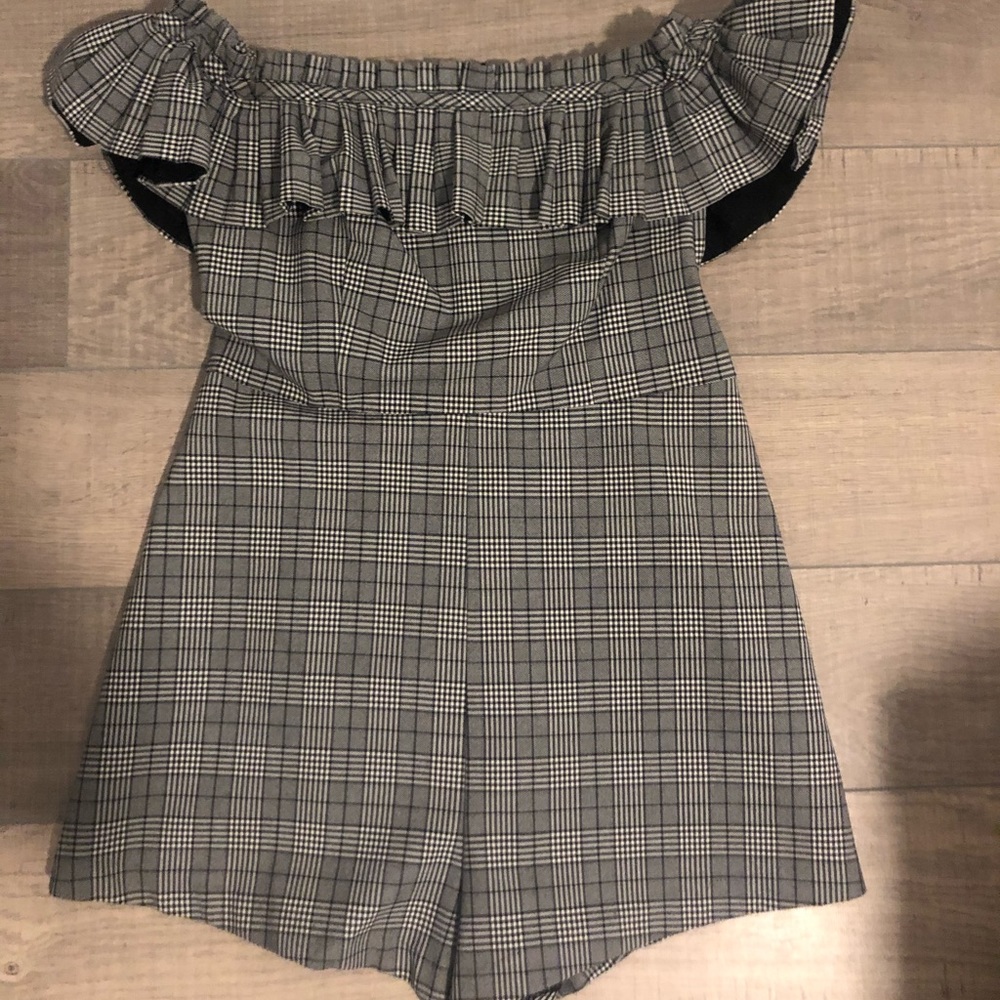 Urban Outfitters Plaid Romper - Picture 1 of 3